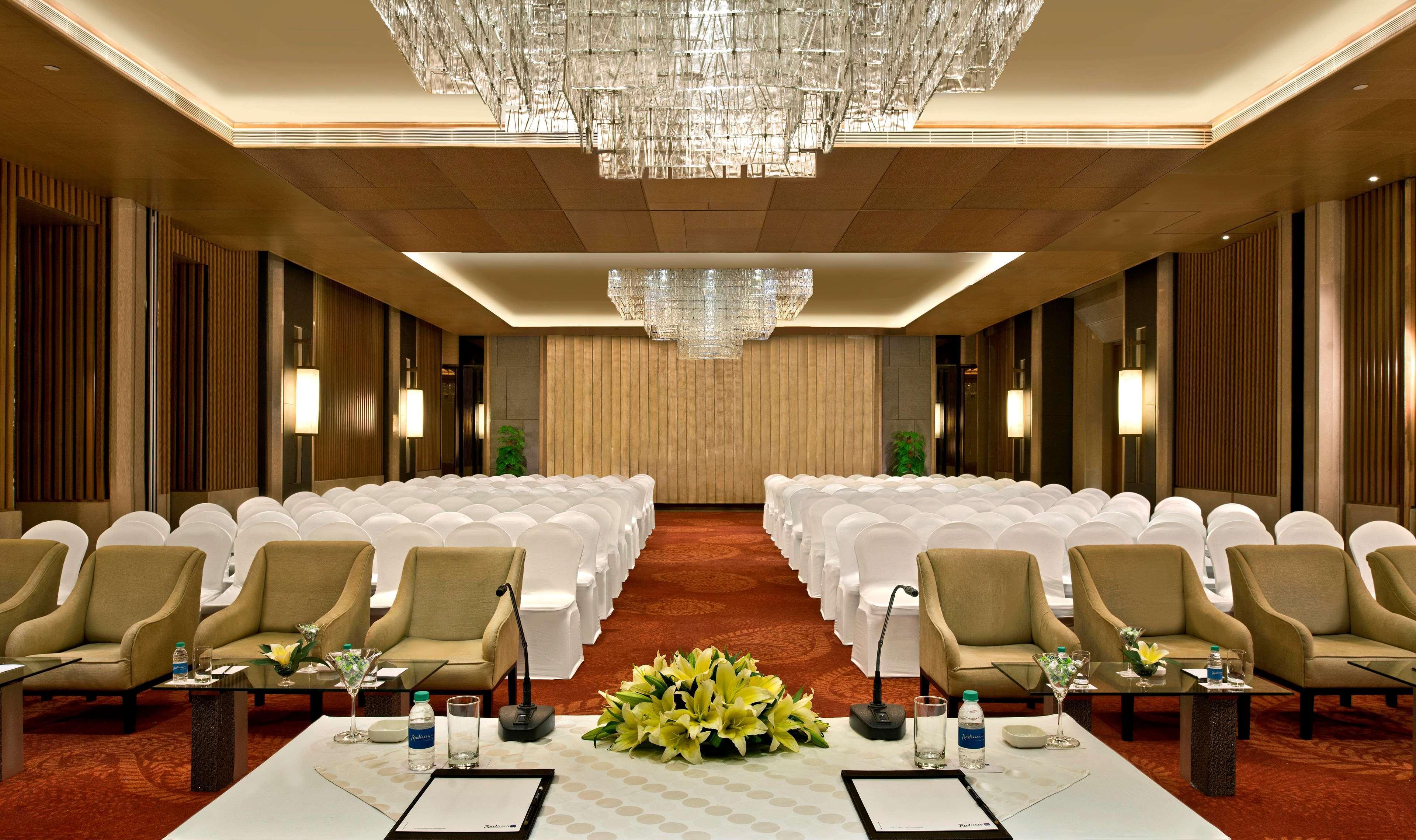 Radisson Blu Jaipur Hotel Buitenkant foto