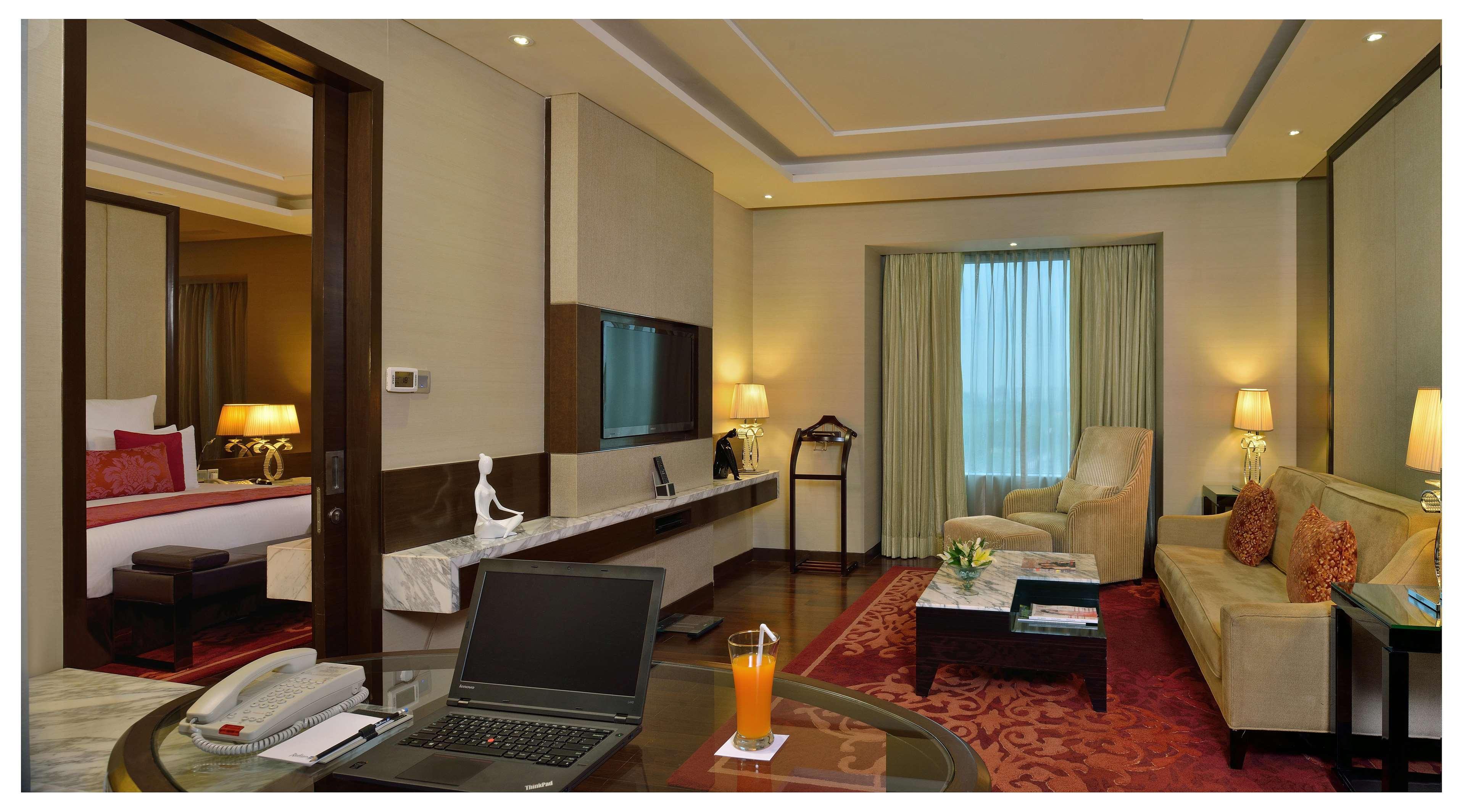 Radisson Blu Jaipur Hotel Buitenkant foto