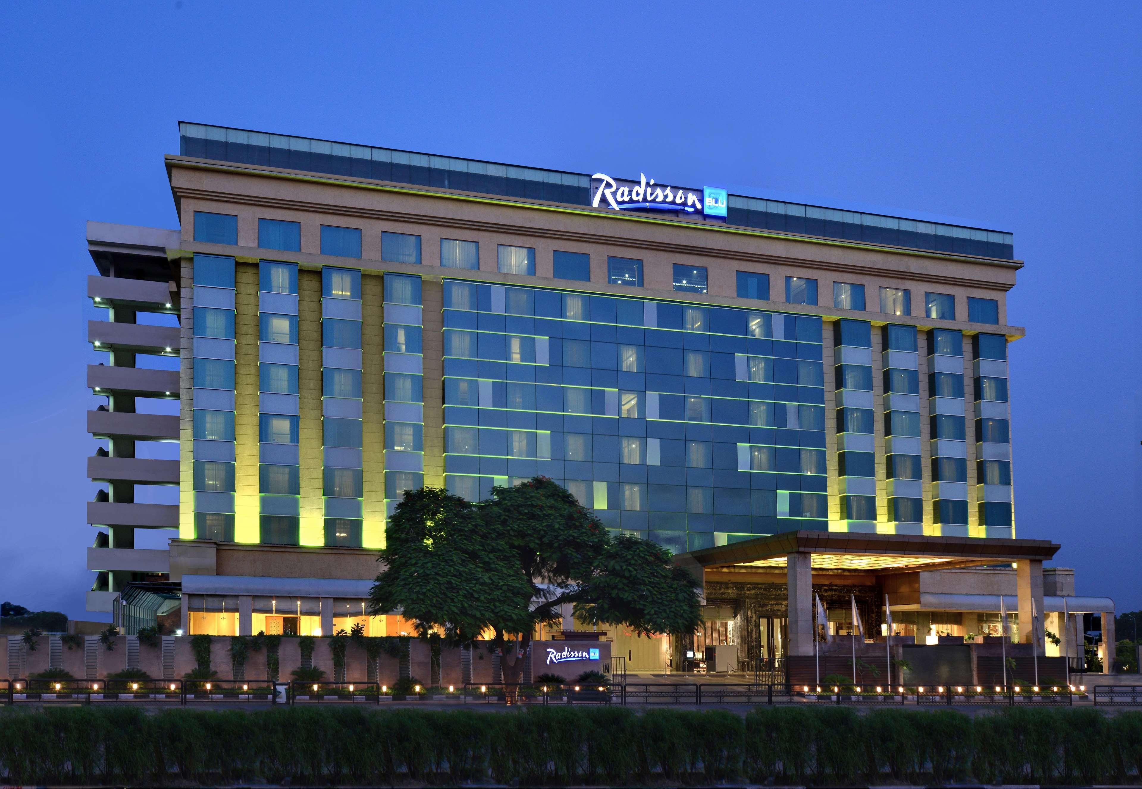 Radisson Blu Jaipur Hotel Buitenkant foto